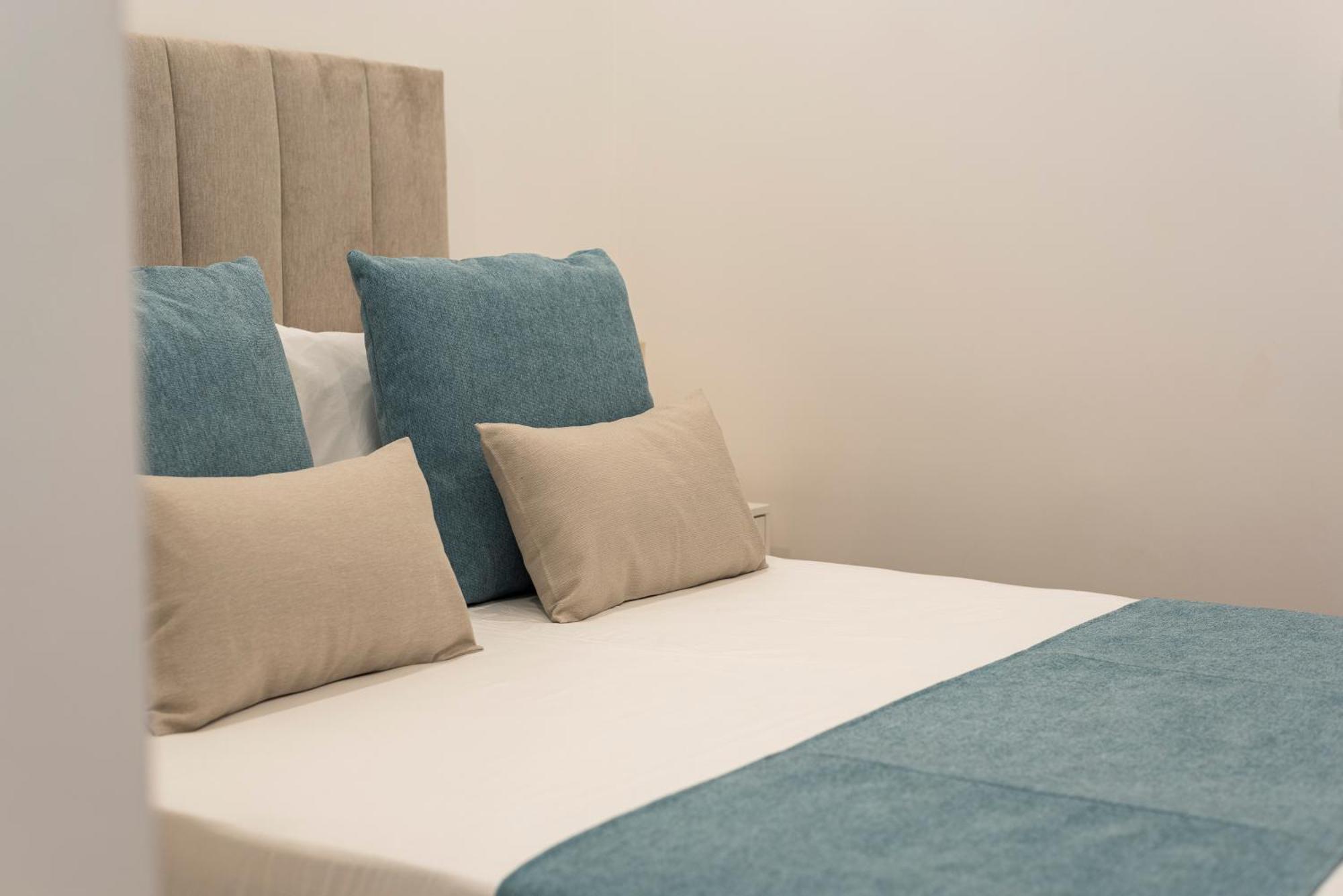 Madalena Hostel E Suites Faro Ngoại thất bức ảnh